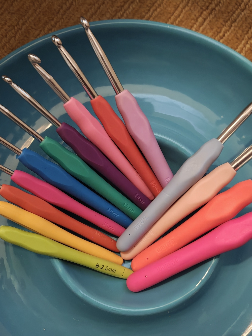 Silicone Grip Multicolor 14-Piece Ergonomic Crochet Hook Set - Picture 5 of 5
